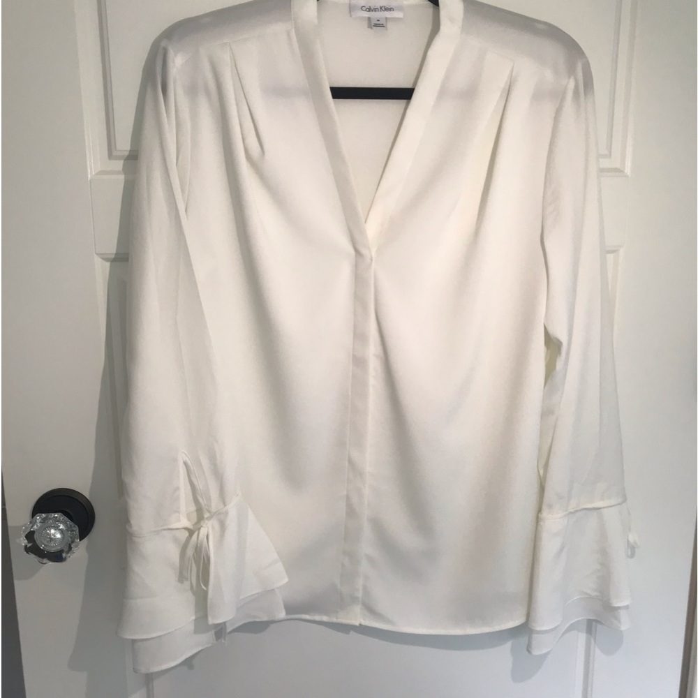 Calvin Klein Woman’s Cream Colored Blouse Size Medium